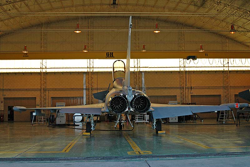 Span_Eurofighter17.JPG - ... in the maintenance 